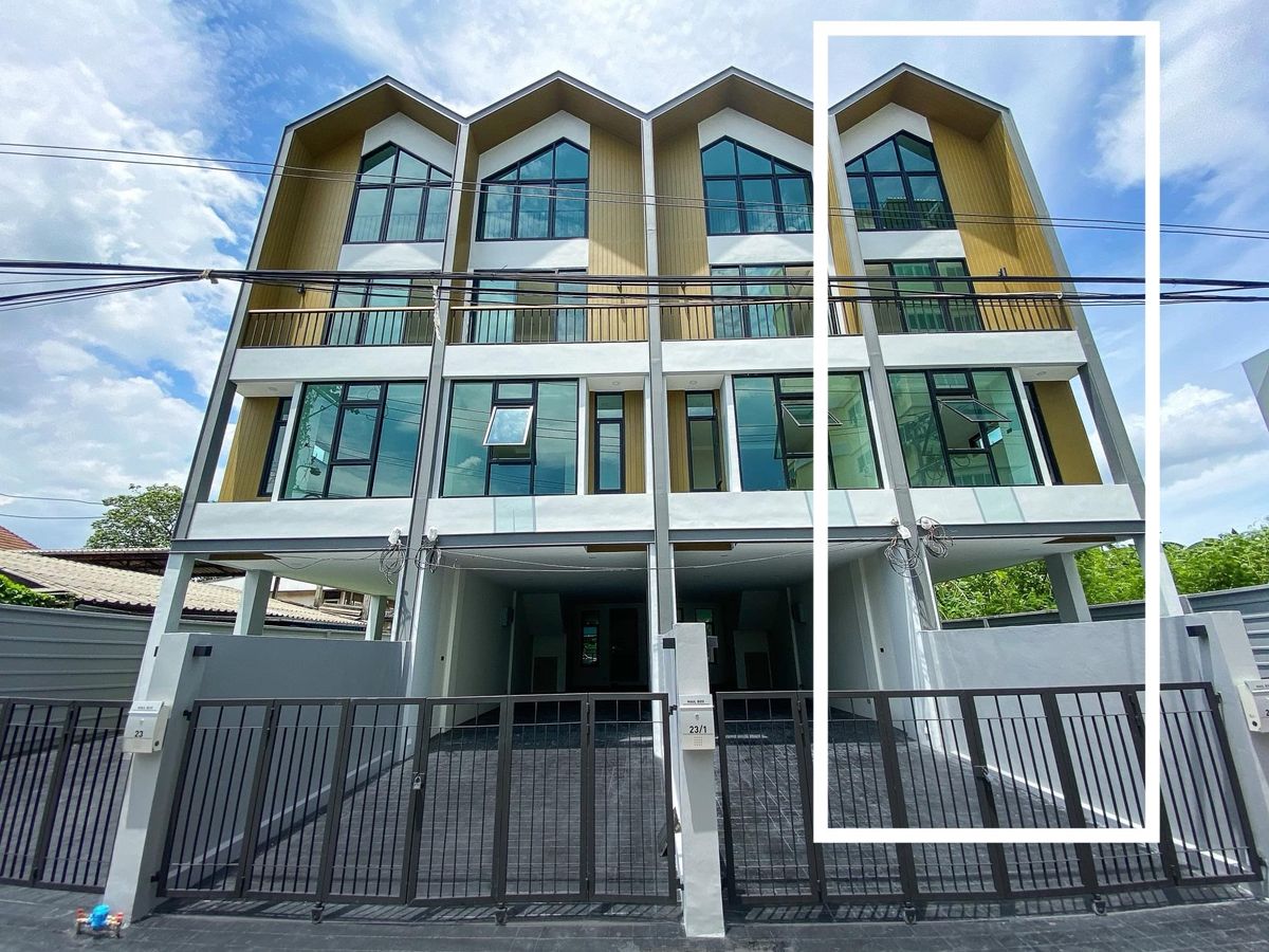 ขายโฮมออฟฟิศสุขุมวิท อโศก ทองหล่อ : LTH12214 – Home Office For Sale in Sukhumvit 101/1 Size 30 Sq.w 237 Sq.m 3 beds 3 baths Near BTS Udomsuk Station ONLY 7.8 MB