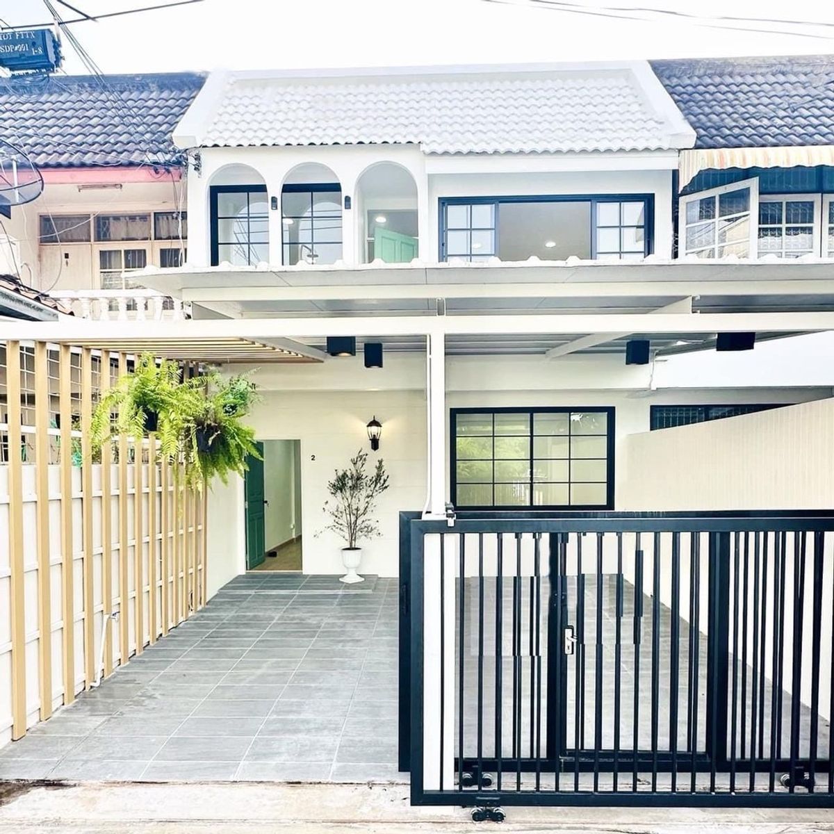 ขายทาวน์โฮมลาดพร้าว101 แฮปปี้แลนด์ : ขายบ้านสวยรีโนเวทใหม่✨ทำเลลาดพร้าว93 จอดรถในบ้านได้ถึง 2คัน🚘
