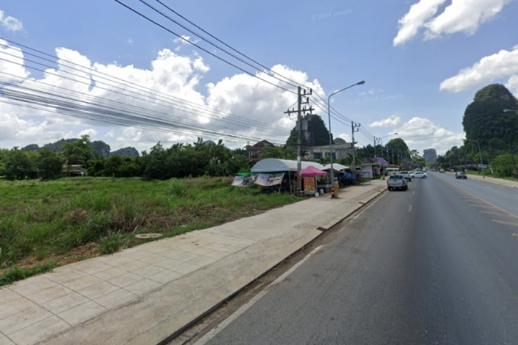 For SaleLandKrabi : Land for sale, on Ao Luek-Laem Sak Road, 6 rai, 1 ngan, 82 sq w, suitable for business.