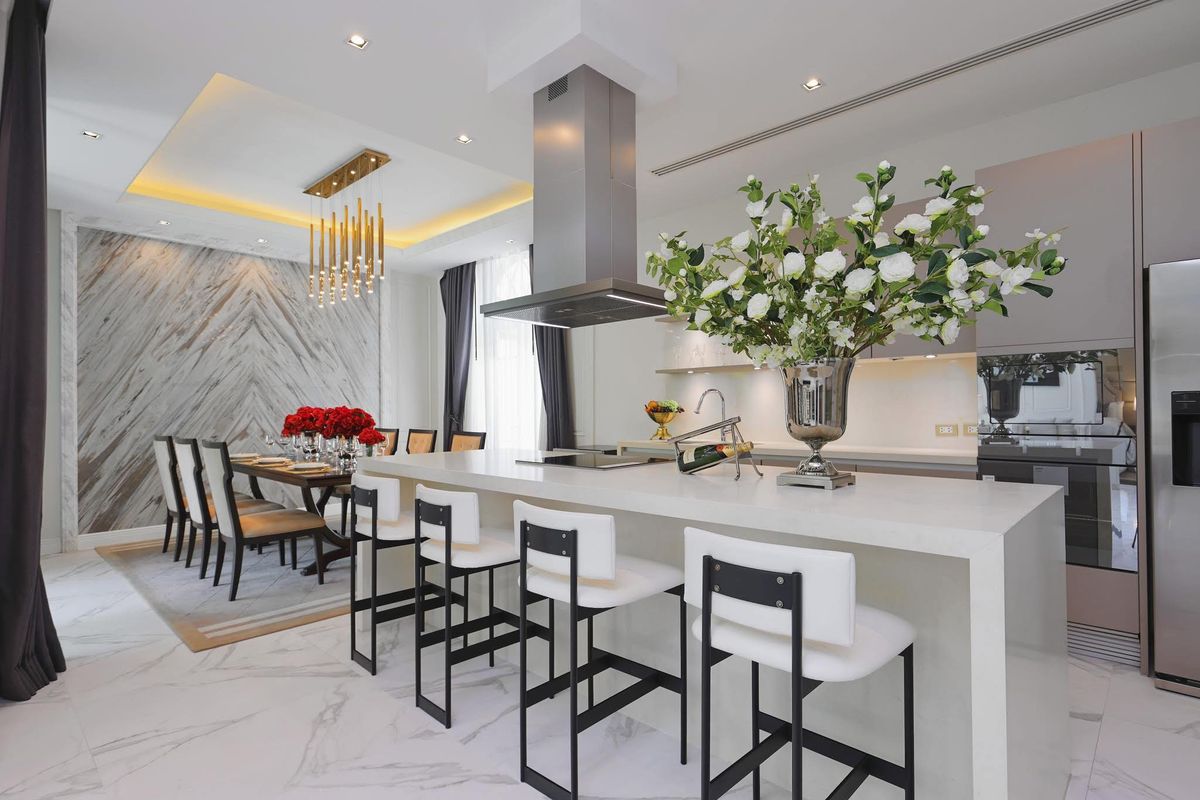 HouseSukhumvit, Asoke, Thonglor : 4-bedroom luxury house for sale in the middle of Soi Ekkamai, contact Aey Tel./line: 093-939-7861