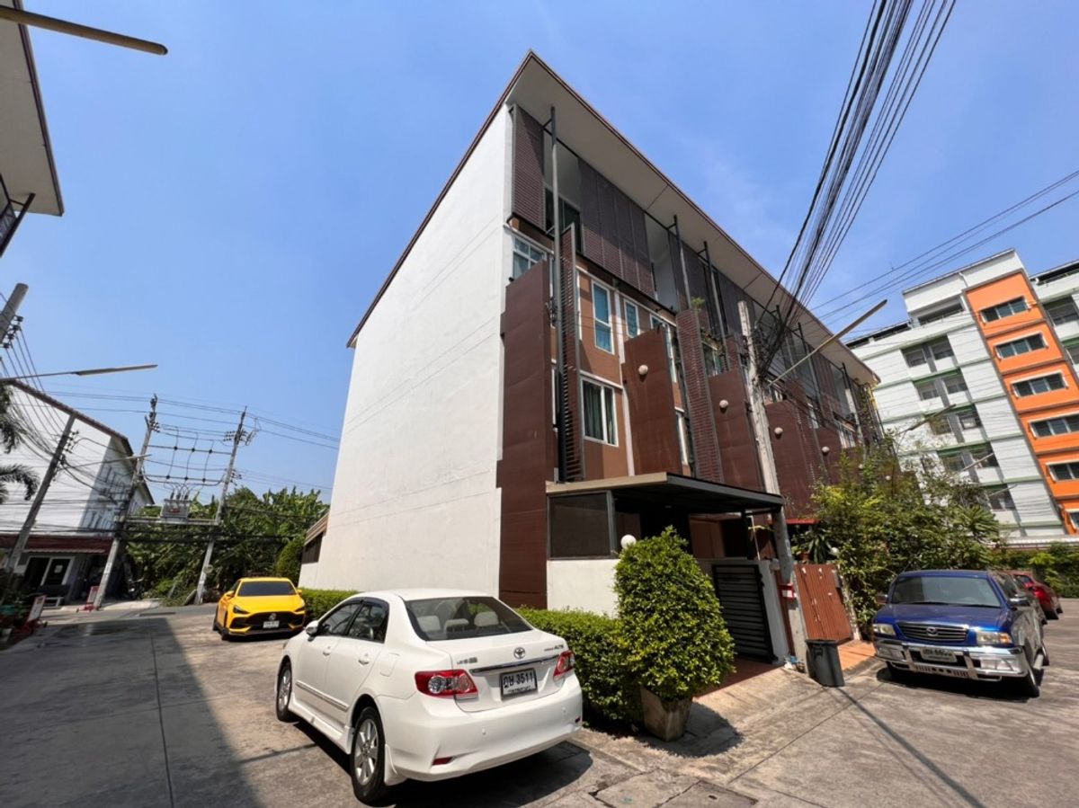 For RentTownhomeChaengwatana, Muangthong : Rent a Townhome 3.5, 3rd floor, sleeping 3 water, can make offices! Complete electrical appliances Behind Central Chaengwattana