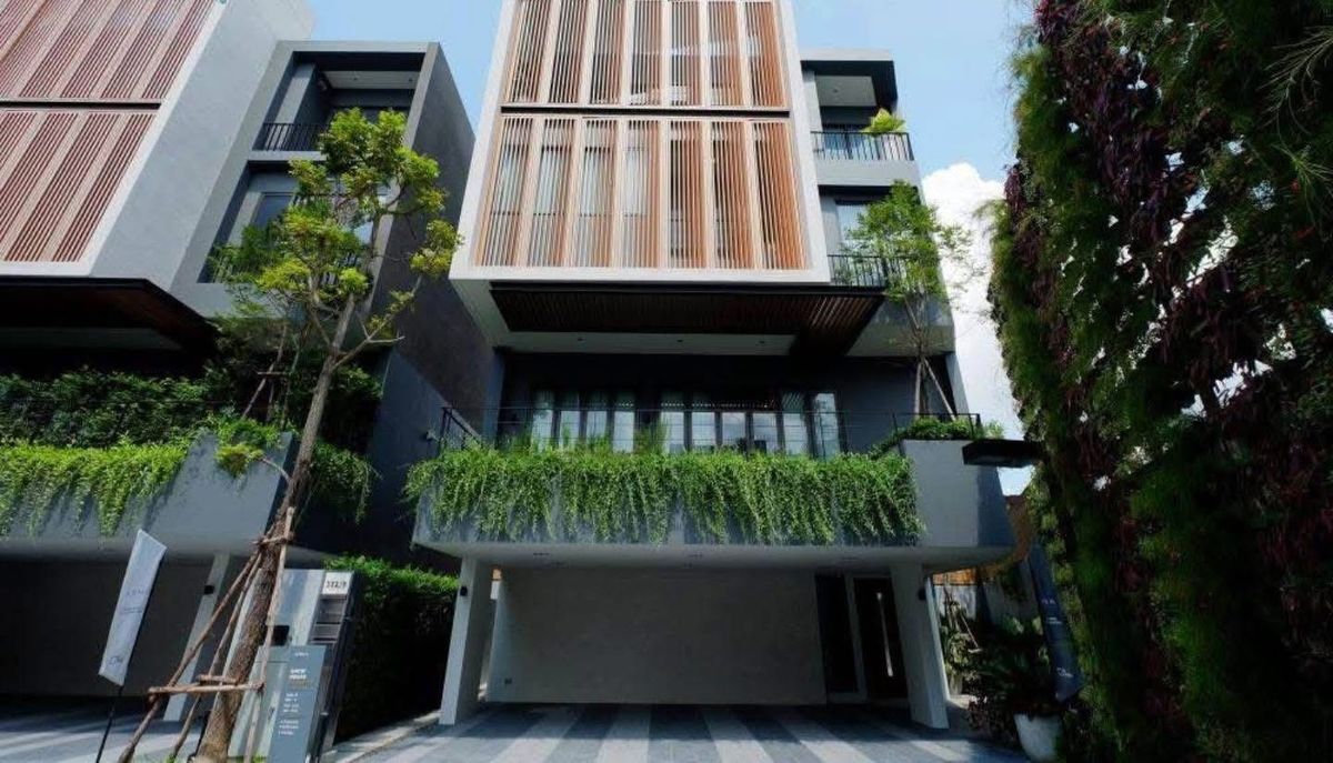 For RentHouseOnnut, Udomsuk : Super Luxury Dethaed House in Ekkamai