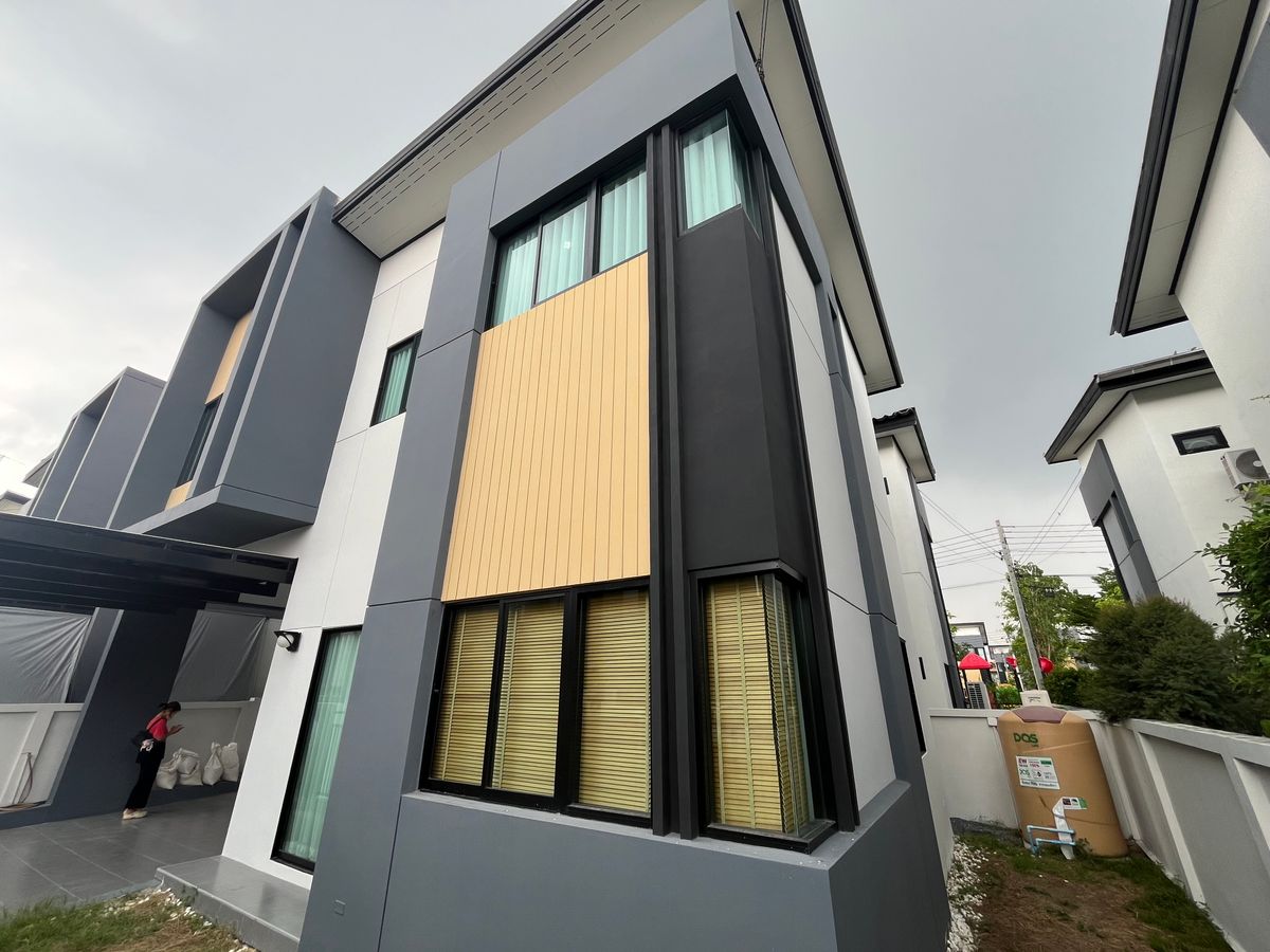 For RentHousePathum Thani,Rangsit, Thammasat : 🏡 Rent a 2-story twin house, 4 bedrooms, 3 bathrooms, project next to the village of The Pride Rangsit-Khlong 3 🌳 Beautiful house, ready to live, shady, suitable for large families / people working in Rangsit-Nakhon Nayok