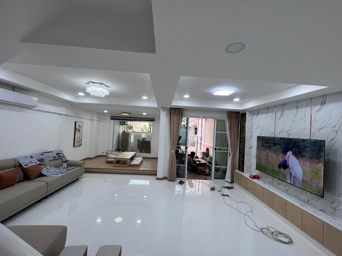 For RentTownhomeRatchadapisek, Huaikwang, Suttisan : 5 bedrooms, Townhouse, Village, Charoen 779 Ratchada 18, Huai Khwang Furniture Just finished renovating