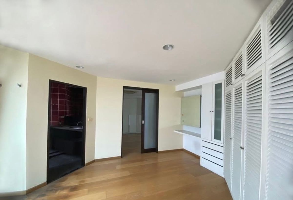 For SaleCondoBangna, Bearing, Lasalle : 📢👇Rare item, Very good price for PENTHOUSE DUPLEX, just opposite Central Bangna, big balcony , unblocked view, no damage from incident 