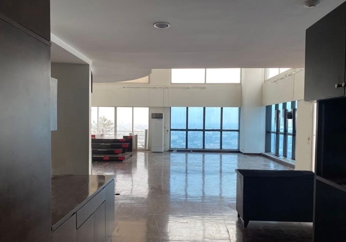 For SaleCondoBangna, Bearing, Lasalle : 📢👇Rare item, Very good price for PENTHOUSE DUPLEX, just opposite Central Bangna, big balcony , unblocked view, no damage from incident 