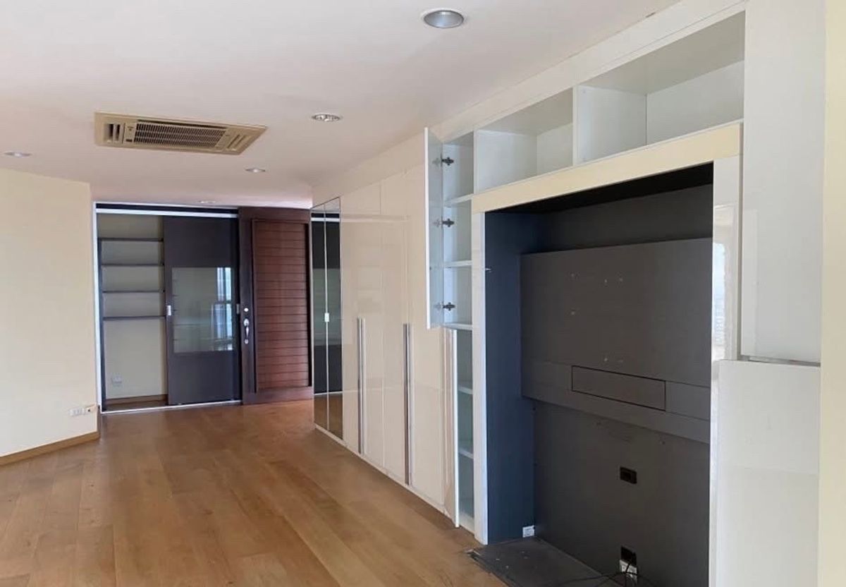 For SaleCondoBangna, Bearing, Lasalle : 📢👇Rare item, Very good price for PENTHOUSE DUPLEX, just opposite Central Bangna, big balcony , unblocked view, no damage from incident 