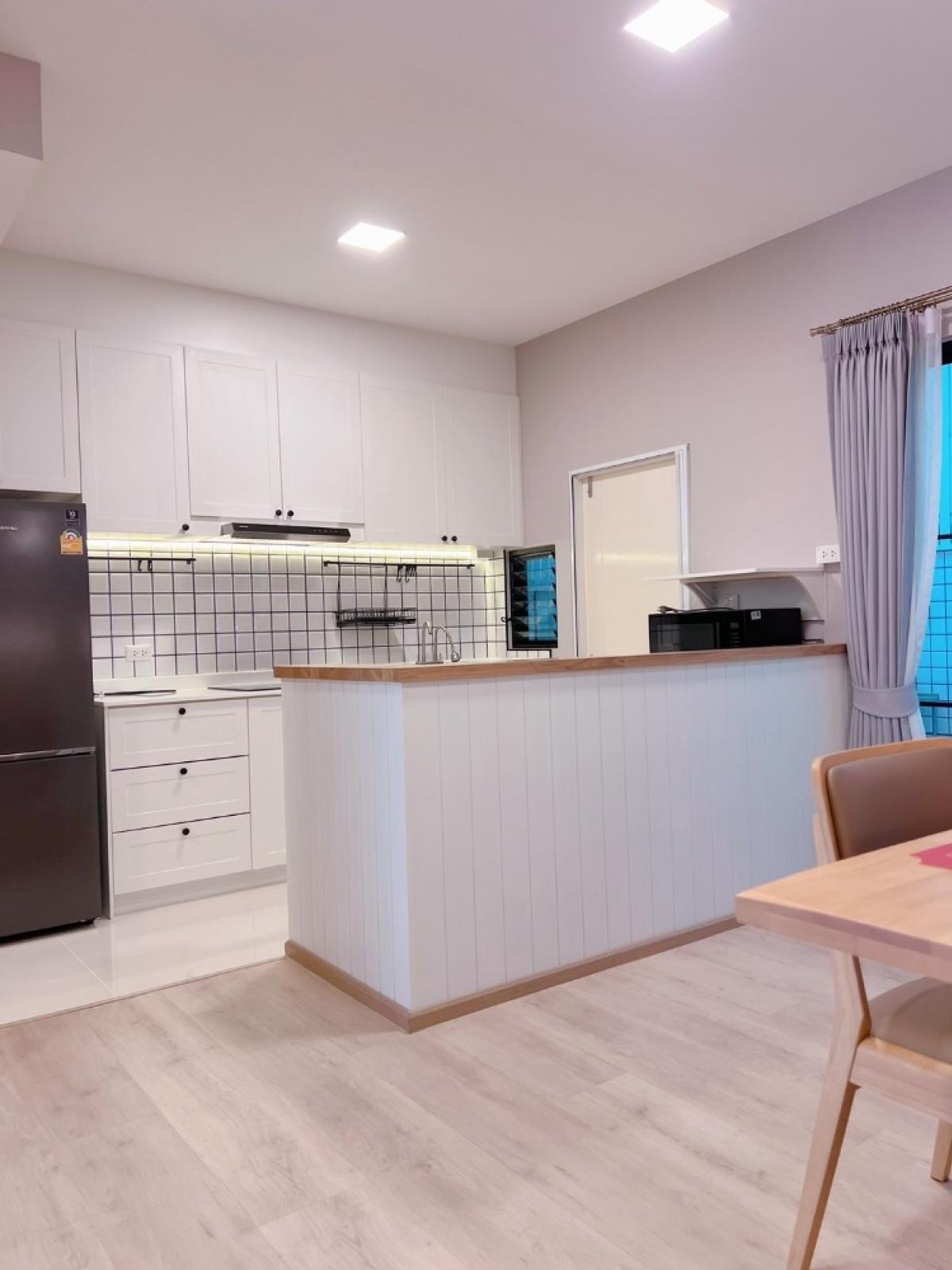 ให้เช่าทาวน์โฮมบางนา แบริ่ง ลาซาล : ให้เช่าทาวน์โฮม Indy 5 บางนา 3 ห้องนอน 55,000 บาท/เดือน พื้นที่ใช้สอย 122 ตร.ม. ใกล้ถนนใหญ่ พร้อมอยู่ทันที!