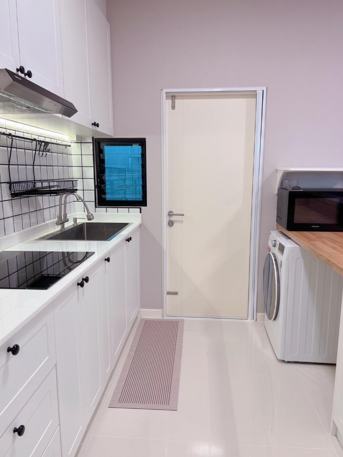 ให้เช่าทาวน์โฮมบางนา แบริ่ง ลาซาล : ให้เช่าทาวน์โฮม Indy 5 บางนา 3 ห้องนอน 55,000 บาท/เดือน พื้นที่ใช้สอย 122 ตร.ม. ใกล้ถนนใหญ่ พร้อมอยู่ทันที!