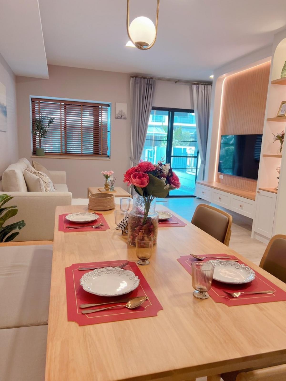 ให้เช่าทาวน์โฮมบางนา แบริ่ง ลาซาล : ให้เช่าทาวน์โฮม Indy 5 บางนา 3 ห้องนอน 55,000 บาท/เดือน พื้นที่ใช้สอย 122 ตร.ม. ใกล้ถนนใหญ่ พร้อมอยู่ทันที!