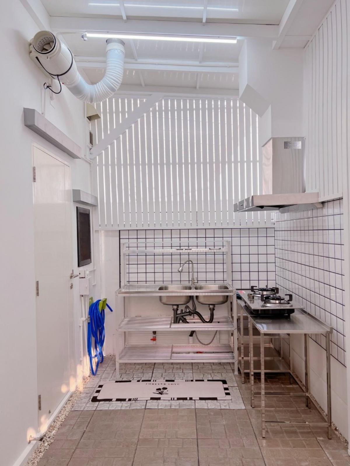 ให้เช่าทาวน์โฮมบางนา แบริ่ง ลาซาล : ให้เช่าทาวน์โฮม Indy 5 บางนา 3 ห้องนอน 55,000 บาท/เดือน พื้นที่ใช้สอย 122 ตร.ม. ใกล้ถนนใหญ่ พร้อมอยู่ทันที!