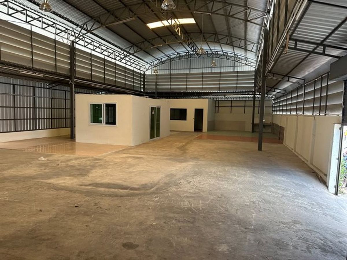 For RentWarehouseKaset Nawamin,Ladplakao : HR2351 300 sqm. Suitable for warehouse