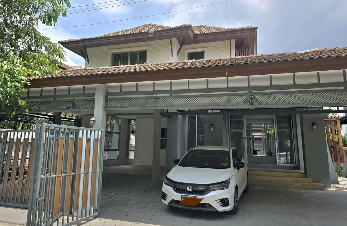 For RentHousePattanakan, Srinakarin : 2 -storey detached house for rent. • Can do office+in the renovated period. 120 Sq. Krungthep Kreetha near Rama 9