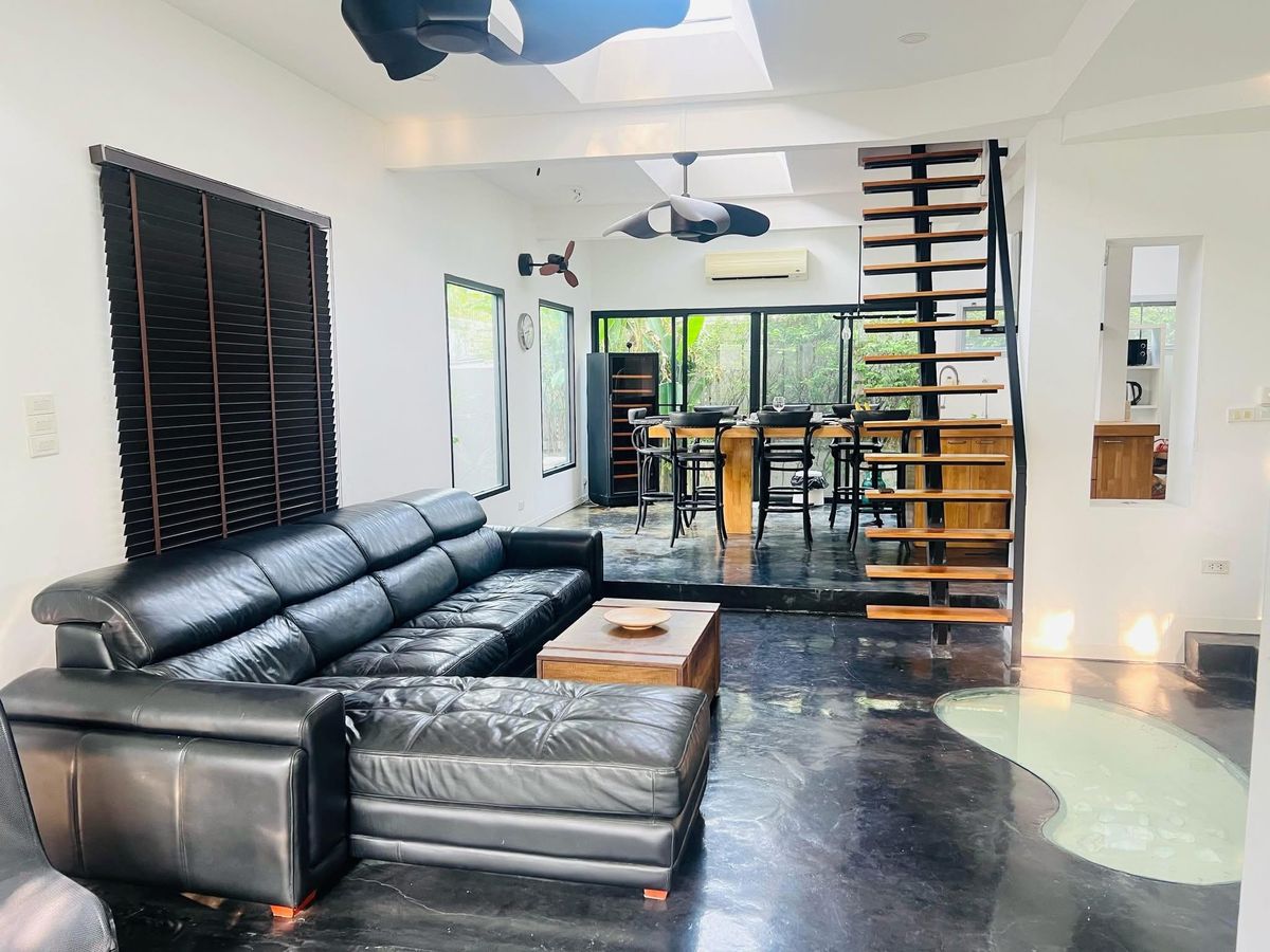 ให้เช่าบ้านสมุทรปราการ สำโรง : 🏠 ให้เช่าบ้านเดี่ยว ชลลดา สุวรรณภูมิ ✈️ ใกล้สนามบินสุวรรณภูมิ 9 กมเท่านั้น  บ้านสวยมาก เครื่องใช้ไฟฟ้าครบและเฟอร์นิเจอร์ครบ บ้านว่างพร้อมเข้าอยู่   ✅✅