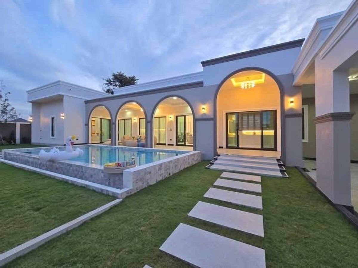 ขายบ้านพัทยา บางแสน ชลบุรี สัตหีบ : PROMOTION!!!💥💥💥REDUCE TO 18,000,000 Baht.🏠Newly  Modern Luxury  Pool villa .-Location Soi Siam country club.- Sale price 18,900,000  baht.