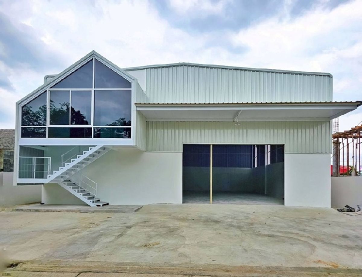 For RentWarehousePathum Thani,Rangsit, Thammasat : For Rent for rent, warehouse with a new office, Soi Sawai Pracharat Not deep into the alley Khlong Si Road / Lam Luk Ka, Khlong 4, 100 square meters of land, living area 450 square meters / very good location.