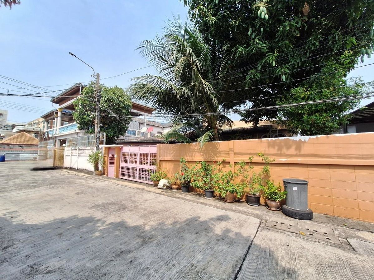 ขายบ้านลาดพร้าว101 แฮปปี้แลนด์ : บ้านเดี่ยว 1 ชั้น บ้านสุขสันต์นิเวศน์ ลาดพร้าว 101  ใกล้รถไฟฟ้า MRT บางกะปิ   