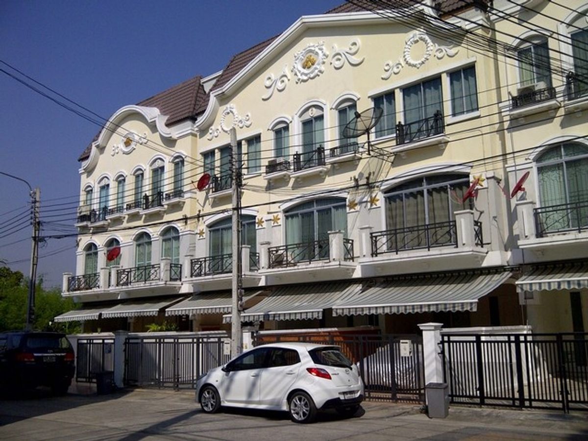 For RentTownhomePattanakan, Srinakarin : HR2360 3 -story townhome for rent, Ban Klang Mueang Project, The Royal Monaco Soi Srinakarin Soi 24