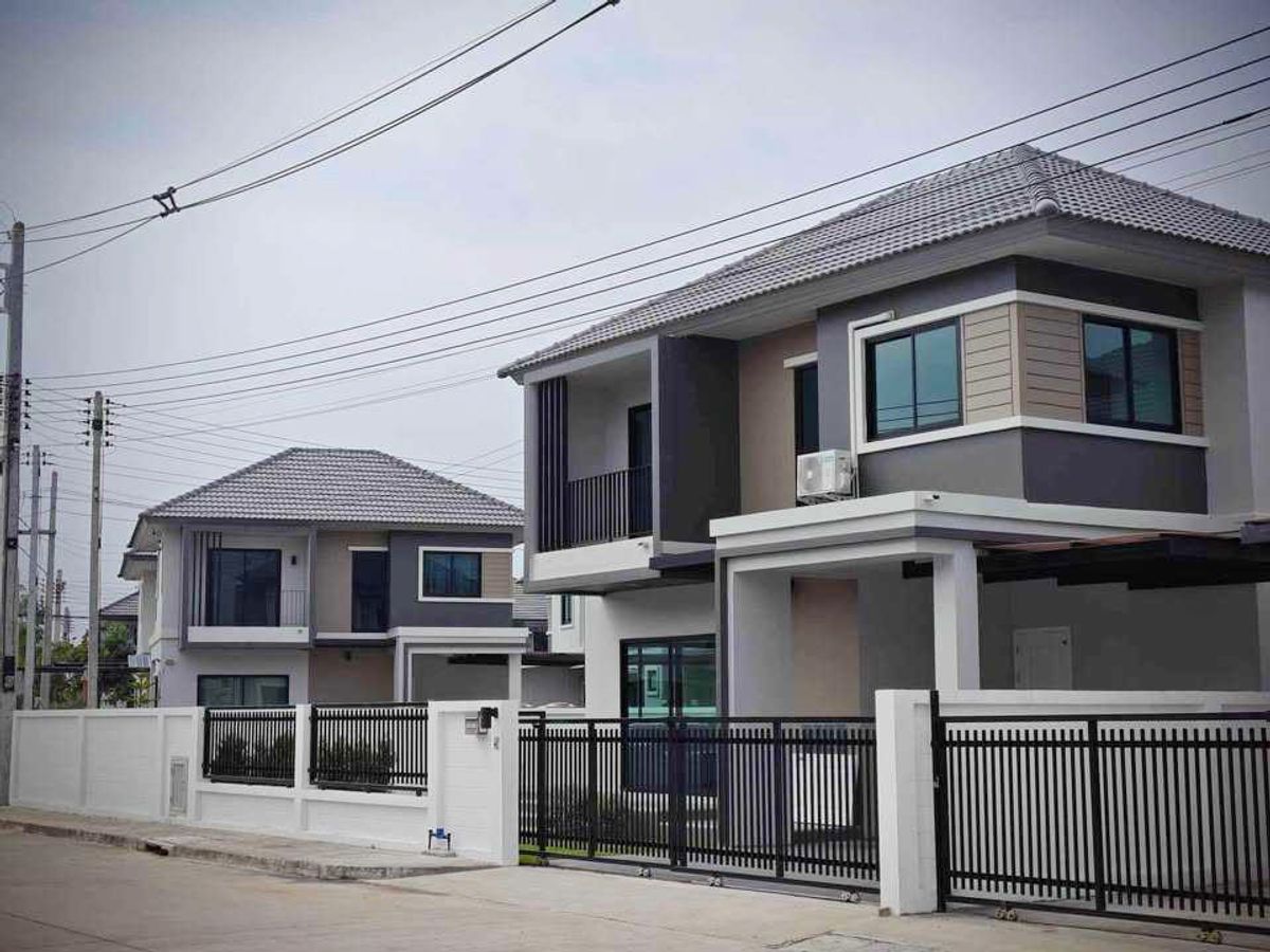 For RentHouseChiang Mai : House in the project Rent 30,000 baht per month, near Charoen Charoen Market, only 5 minutes. No.13H597