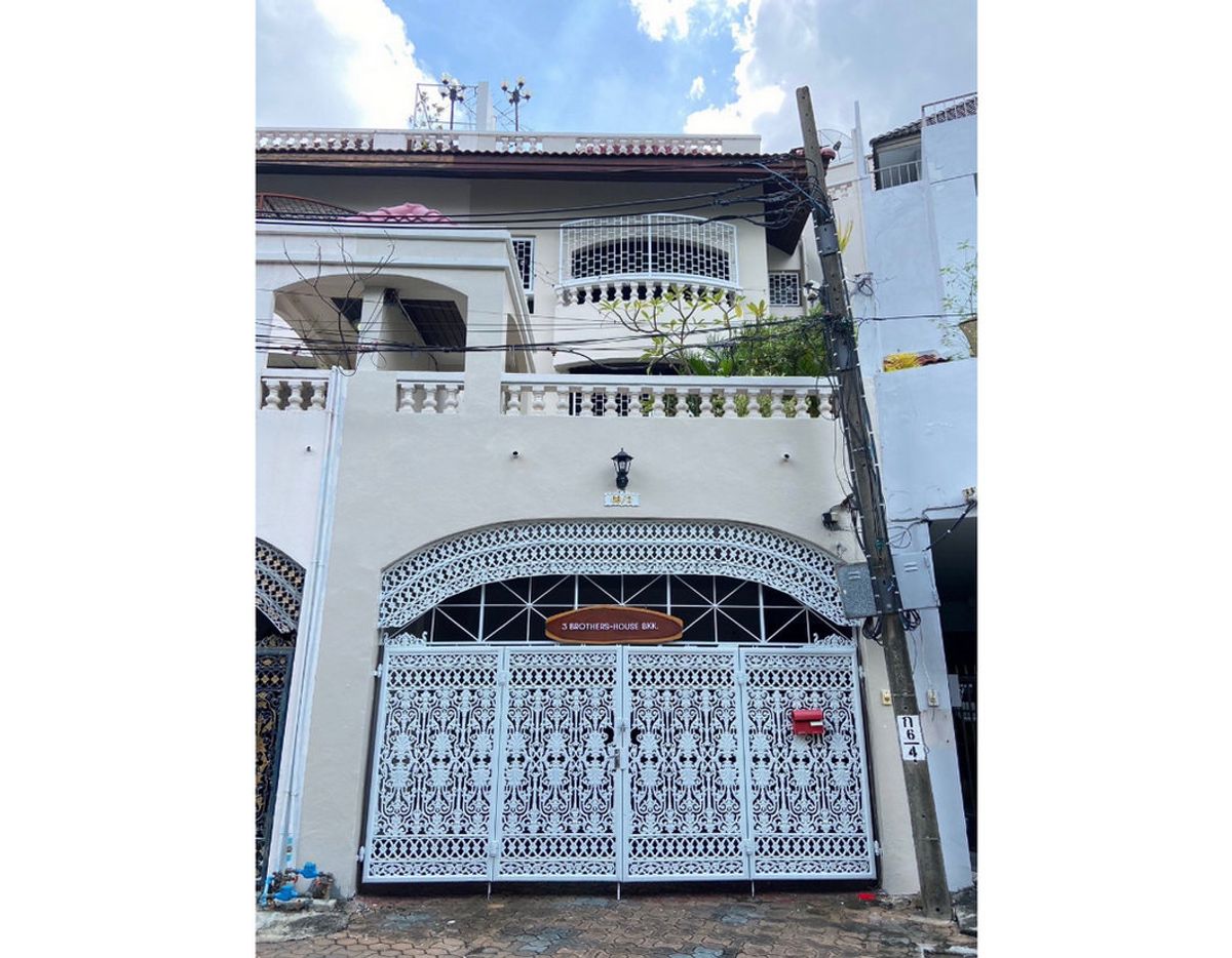 For RentTownhomeOnnut, Udomsuk : House for rent, Soi Ekkamai 4, Sukhumvit 63 Rd., Watthana District, near BTS Ekkamai