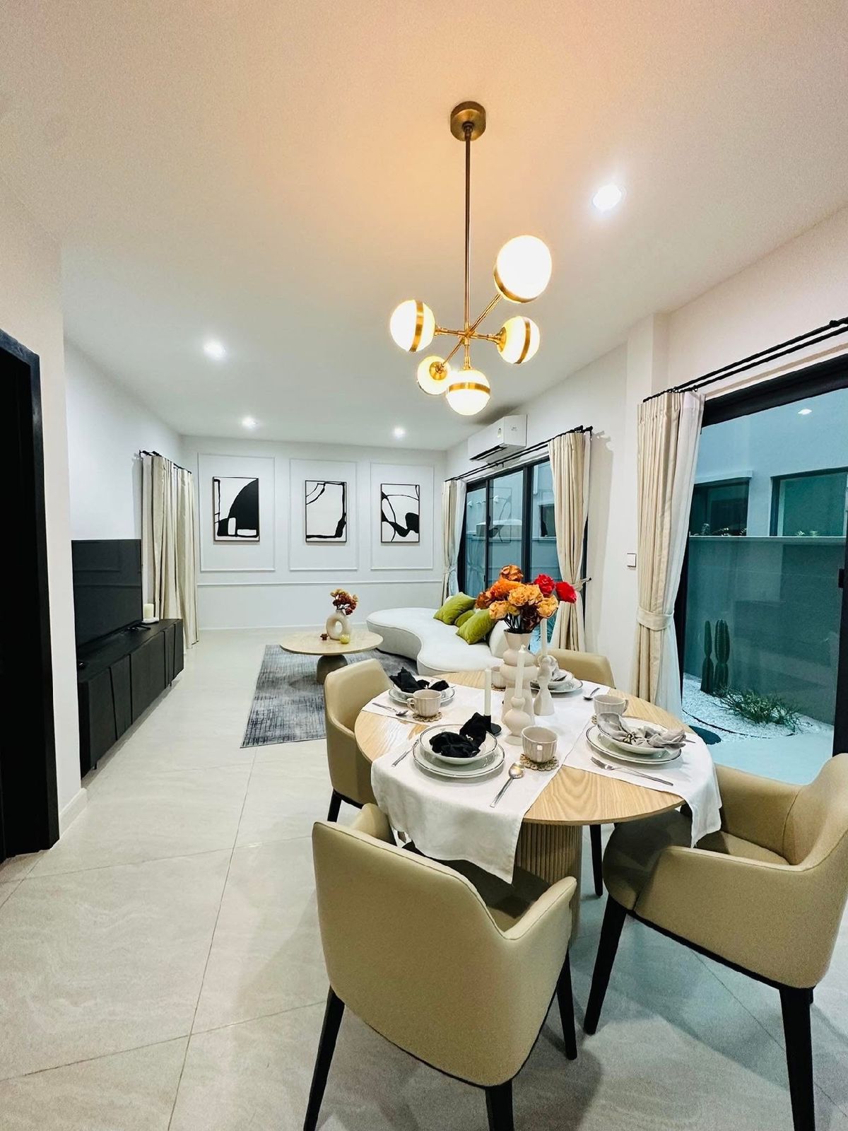 For RentTownhomeOnnut, Udomsuk : Retal: Luxury Townhome Baan Klang Muang Classe Sukhumvit 77 • 3 Bedroom 4 Bathroom 1 Office Room 2 Parking Spaces • Size: 228 S.QM • 3 Floor