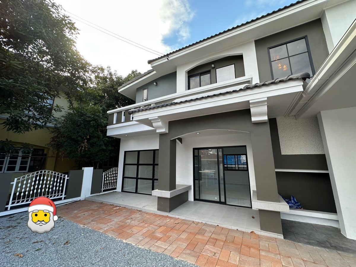 HousePathum Thani,Rangsit, Thammasat : ✨ Sell 2 -storey detached house, Parichat Village, 345 Bang Khu Road, 3 bedrooms, 3 bathrooms, new renovated houses, good places, convenient transportation Near the main roads and services