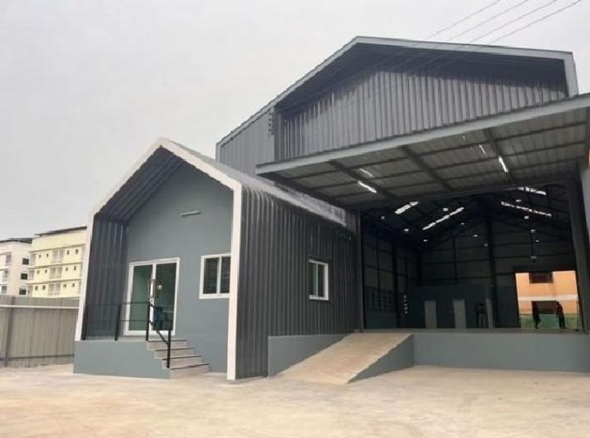 ให้เช่าโกดังปทุมธานี รังสิต ธรรมศาสตร์ : For Rent ให้เช่าโกดังพร้อมสำนักงาน สร้างใหม่ พื้นที่สีม่วง ขอ รง 4 ได้ ทำโรงงานได้ ซอยสามารถบิ๊กแลนด์ ย่านนวนคร พื้นที่ใช้สอย 345 ตารางเมตร พื้นที่ดิน 184 ตารางวา รถเทรลเลอร์ เข้าออกได้