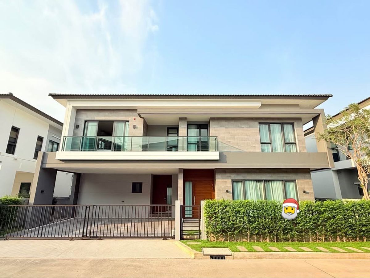 For RentHouseBangna, Bearing, Lasalle : ✨ 2 -story house for rent, The City Bangna, 4 bedrooms, 5 bathrooms, Emerald house, facing south. No wire in front of the house The house near the walkway to the club house is very convenient.