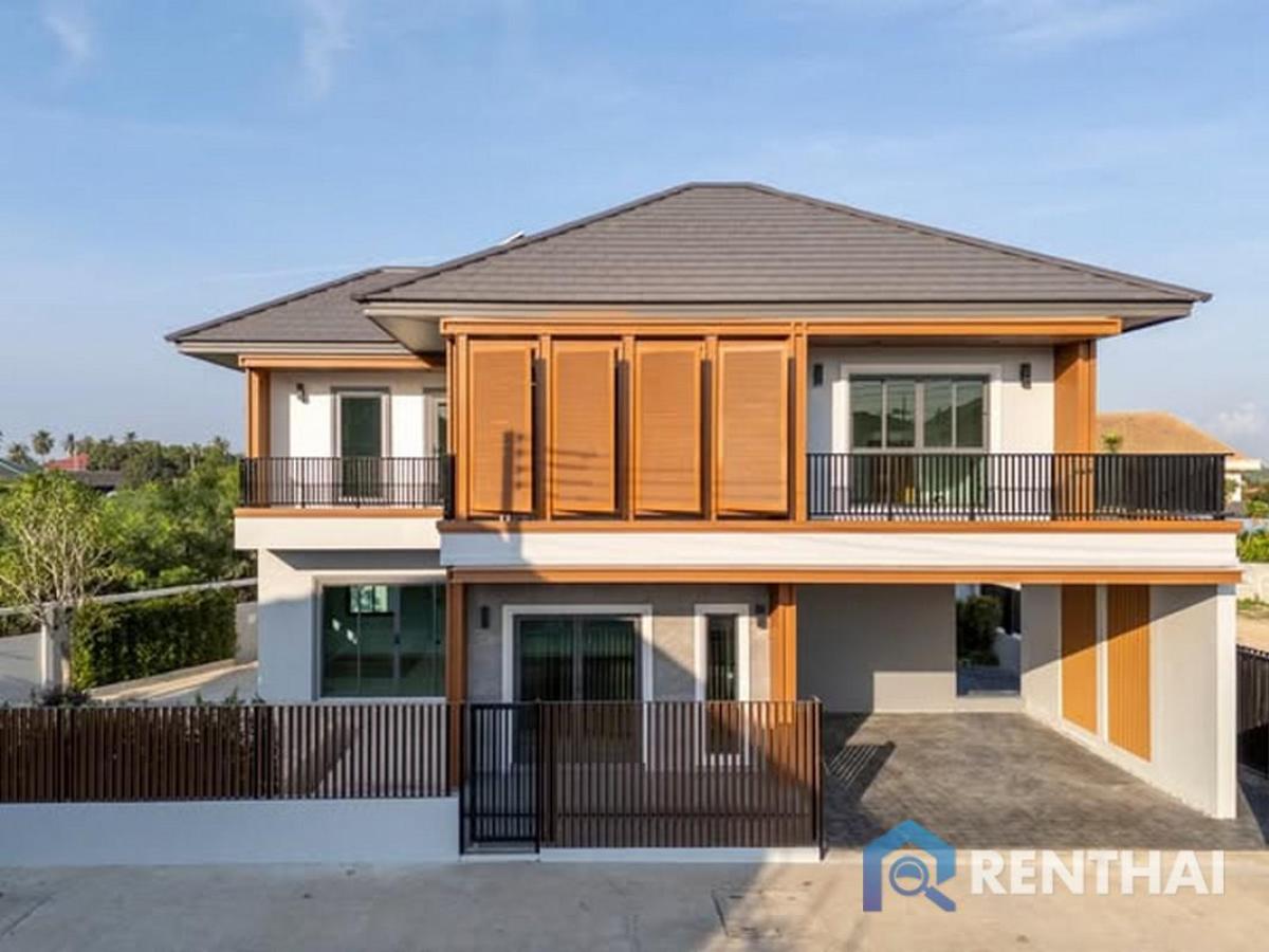 For SaleHousePattaya, Bangsaen, Chonburi : 3-Bedroom Home Pattaya Near Mapprchan Lake