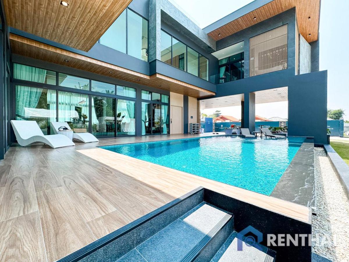 For SaleHousePattaya, Bangsaen, Chonburi : Stunning 3-Story Pool Villa in Pattaya  Spacious Design, Modern Living & Ultimate Comfort