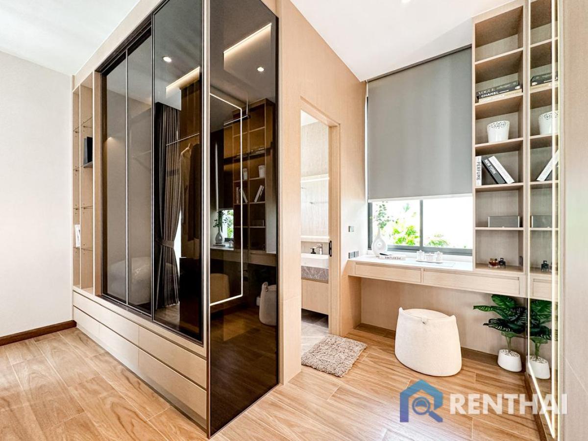 For SaleHousePattaya, Bangsaen, Chonburi : Stunning 3-Story Pool Villa in Pattaya  Spacious Design, Modern Living & Ultimate Comfort