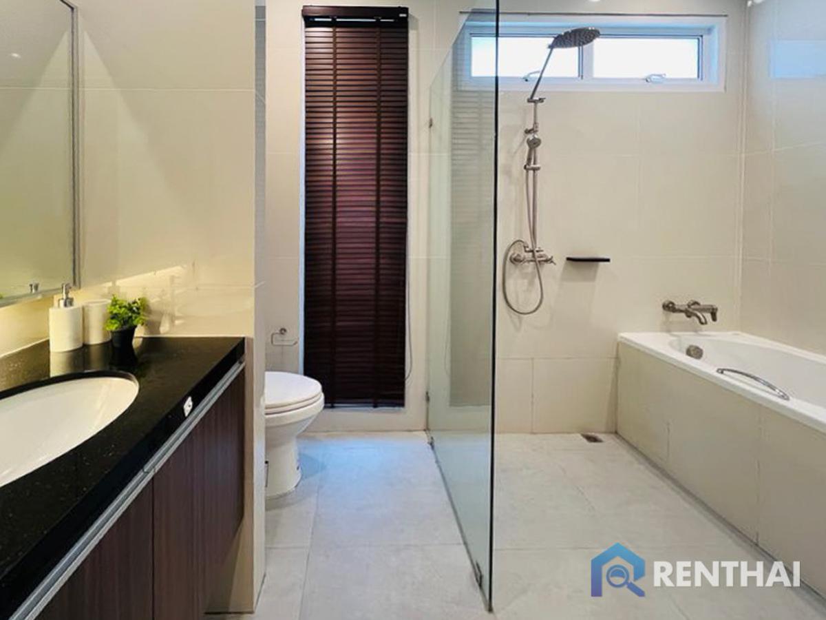 For SaleHousePattaya, Bangsaen, Chonburi : Ready to move in modern design house in Pattaya