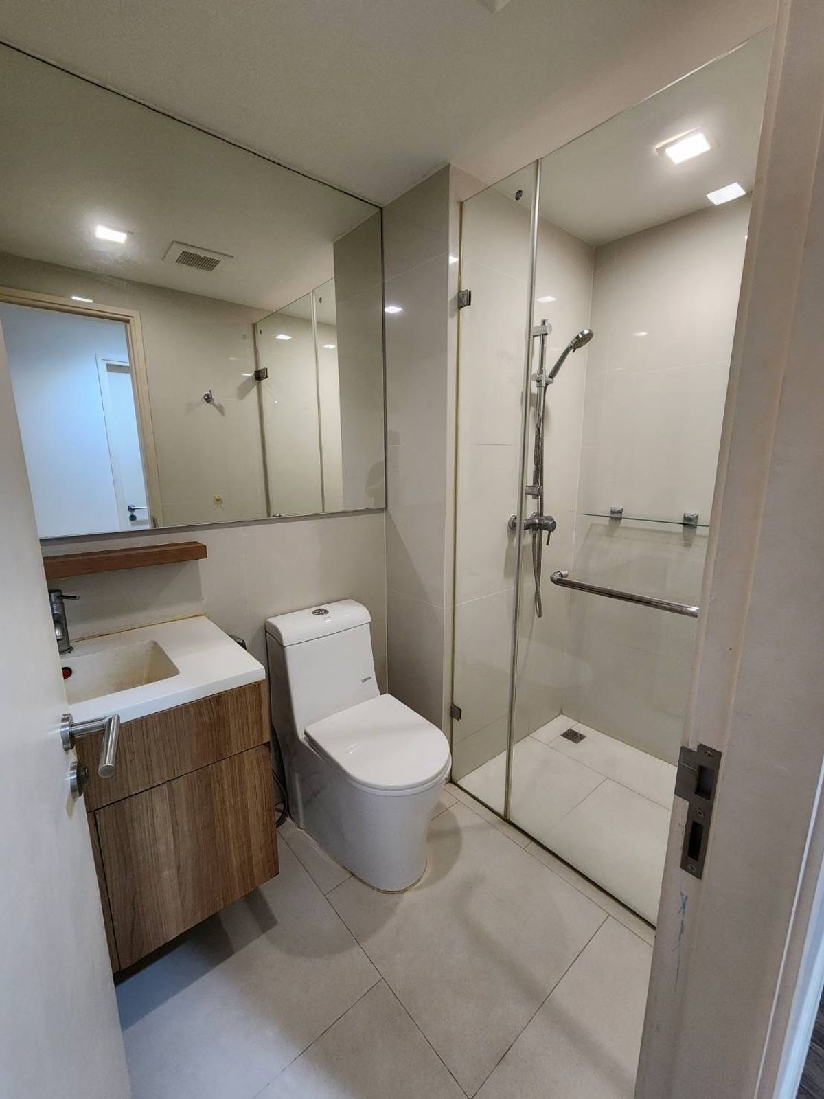 ให้เช่าคอนโดรัชดา ห้วยขวาง : Than Living Condo 55 sq.m for rent (2 bed and 2 baht)