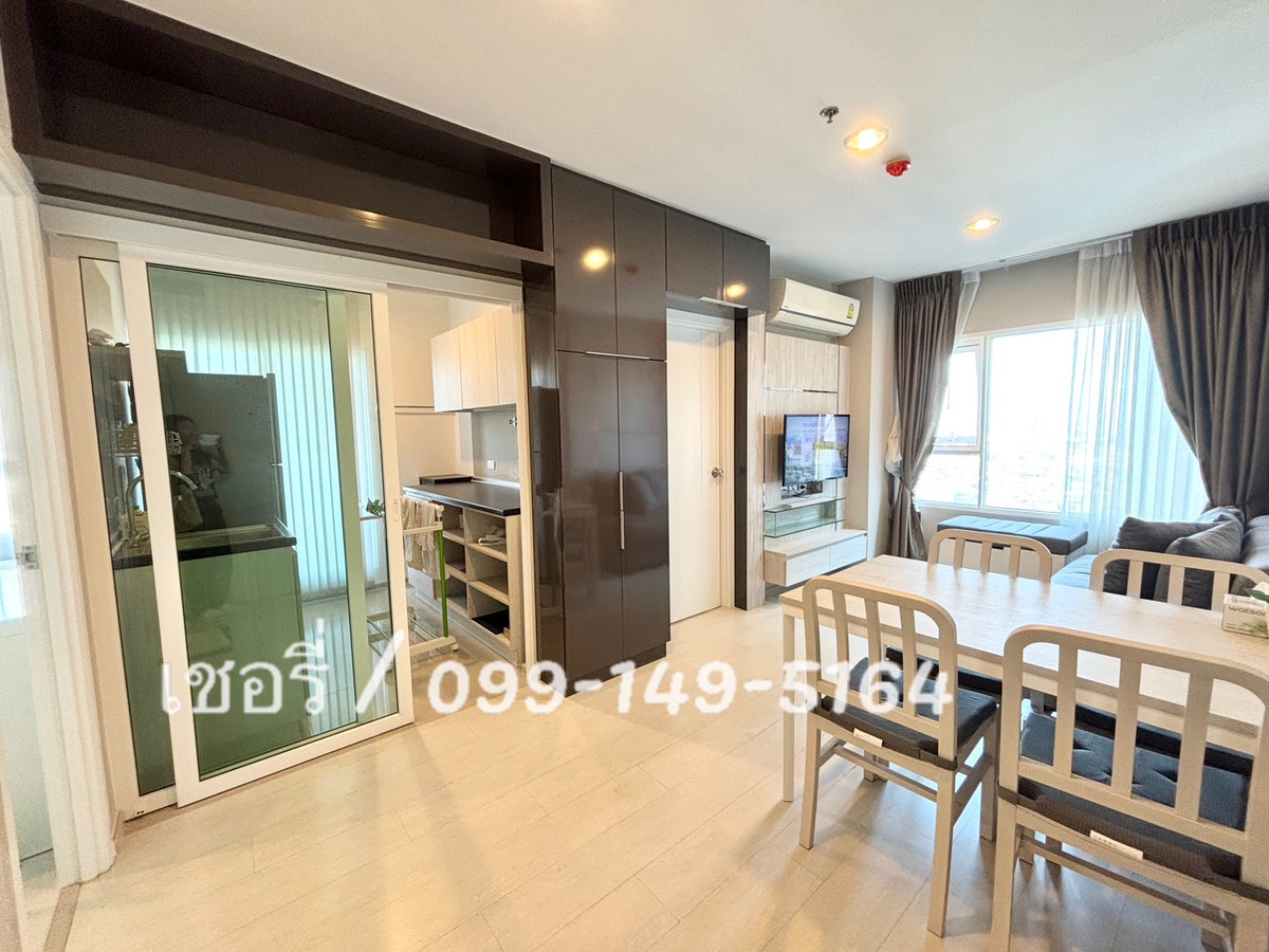 For RentCondoSamut Prakan,Samrong : Condo rental aspire Erawan, new renovated room Swimming pool view With complete furniture The central part is full. Next to BTS Erawan / call 099-149-5164