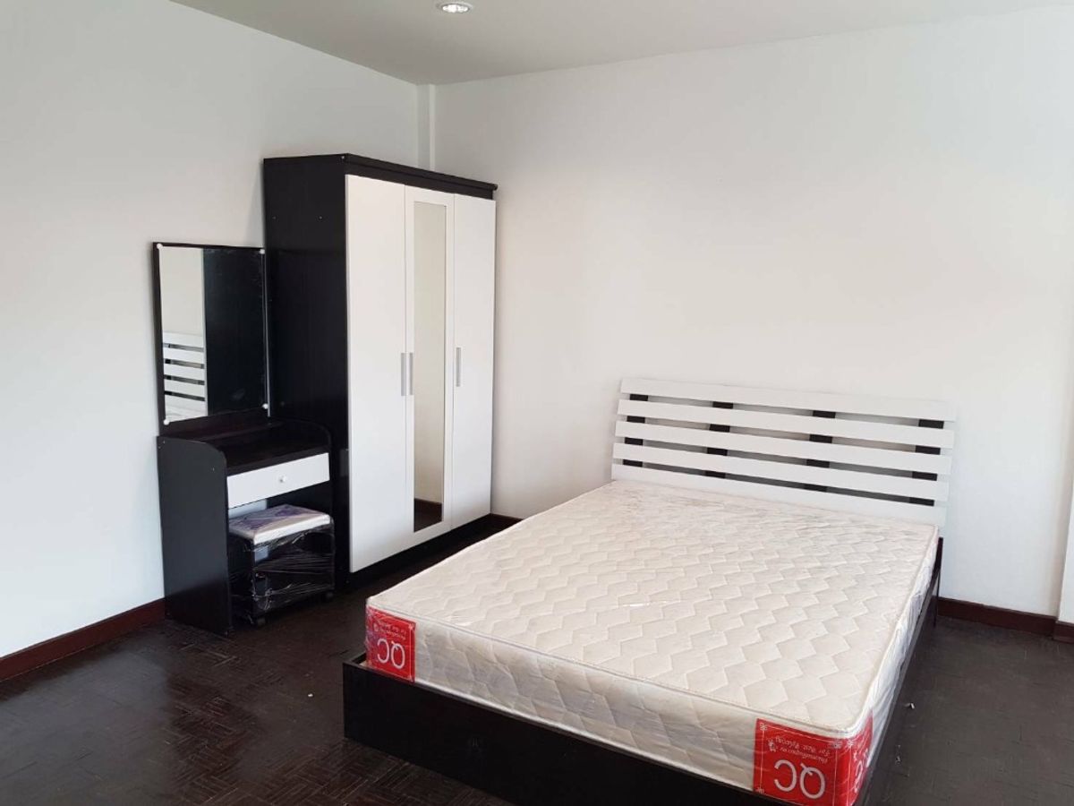 For RentTownhomeOnnut, Udomsuk : Town house For Rent, with furniture, near the yellow line