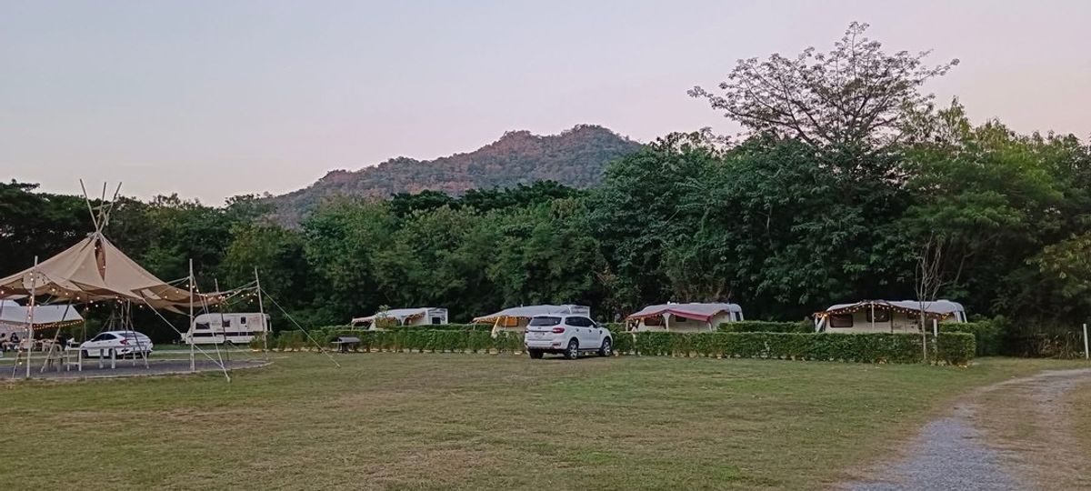 For SaleLandPak Chong KhaoYai : 📢👇 ขายที่ดิน2แปลง ติดถนนธนะรัชต์ อากาศดีตลอดปี  ทำเลดี เหมาะทำโรงแรม รีสอร์ท คอนโด หรือร้านค้า สามารถซื้อแยกได้ 