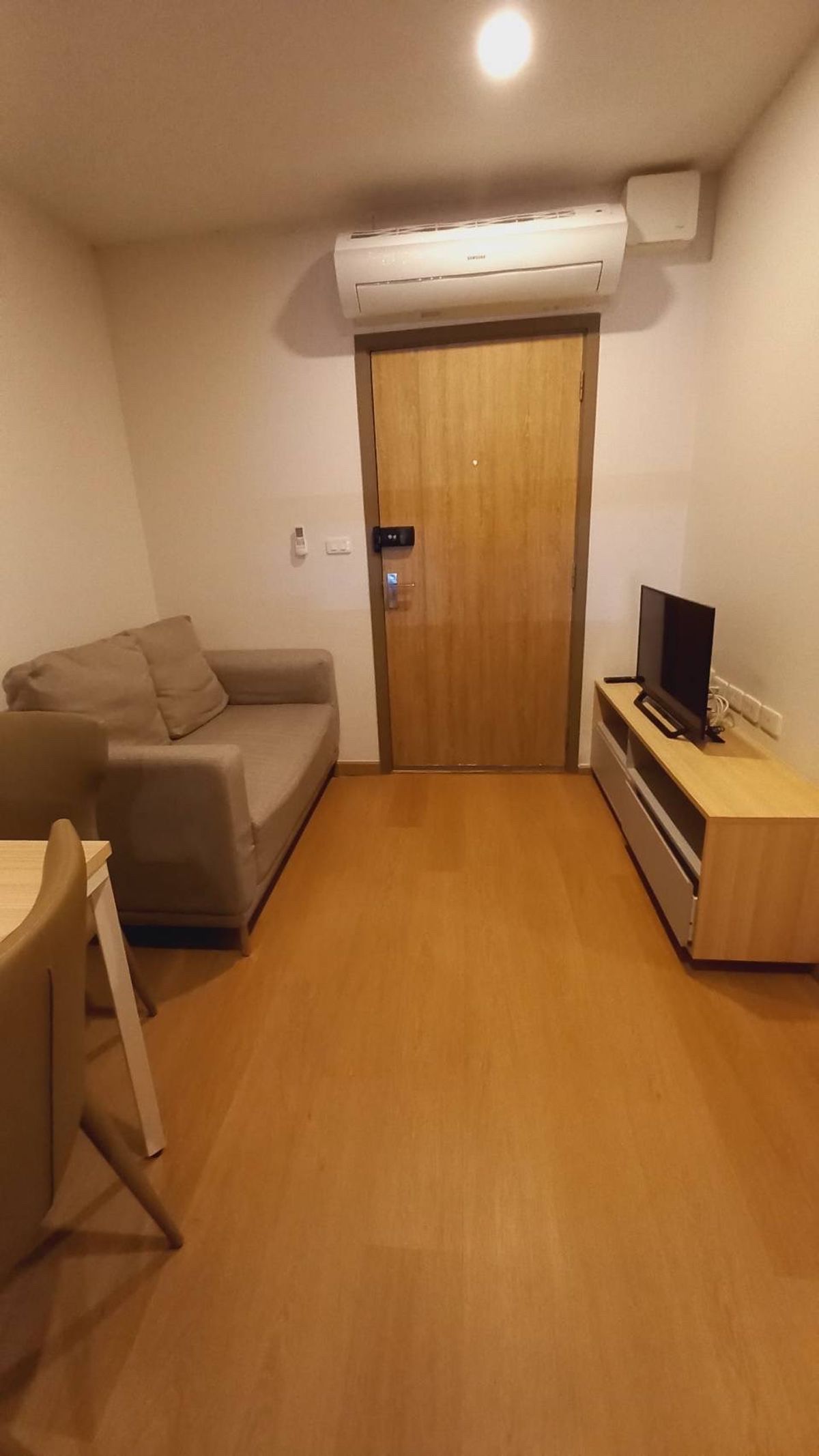 ให้เช่าคอนโดบางนา แบริ่ง ลาซาล : Ideo O2 for rent ขนาด 26 ตรม Studio ราคา เพียงแค่ 9,000 บาท มีเครื่องซักผ้าด้วย ด่วนๆๆ 0614162636