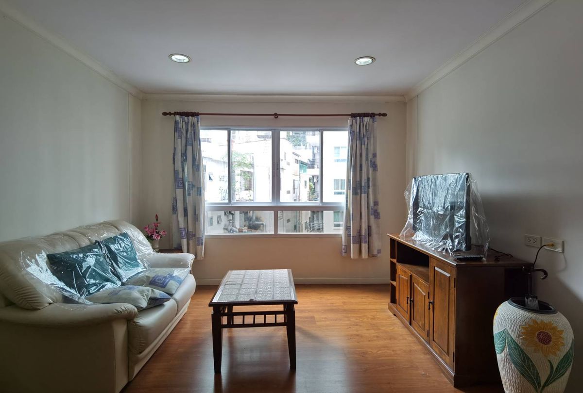 ให้เช่าคอนโดสุขุมวิท อโศก ทองหล่อ : Lumpini Suite 41 - Luxury one bedroom, Low rise, Ready to move in