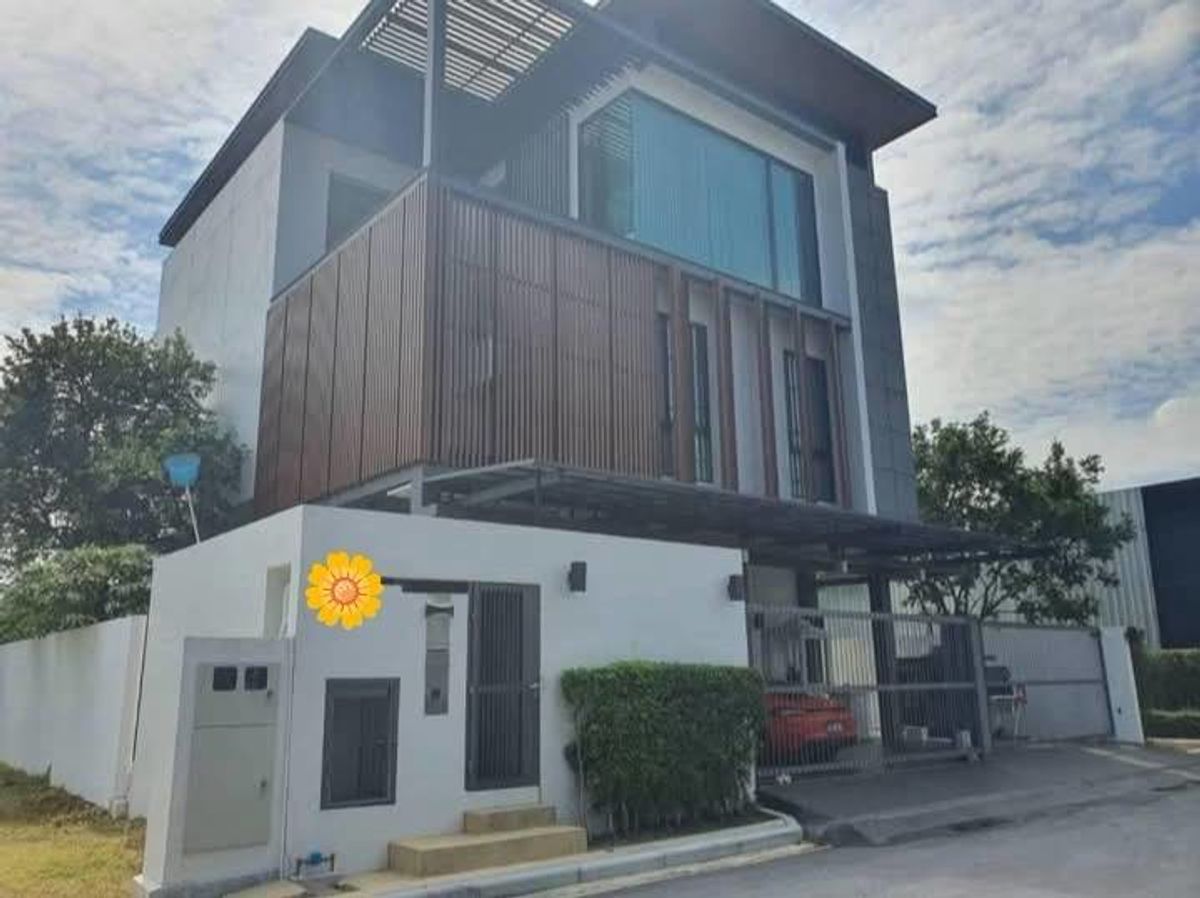For RentHouseOnnut, Udomsuk : Rent a 3 -story house, luxury 6 bedrooms, 6 bathrooms, The AVA Rescidence project, Sukhumvit 77, decorated with luxury furniture. With a swimming pool (corner plot) for rent 230,000 baht/month