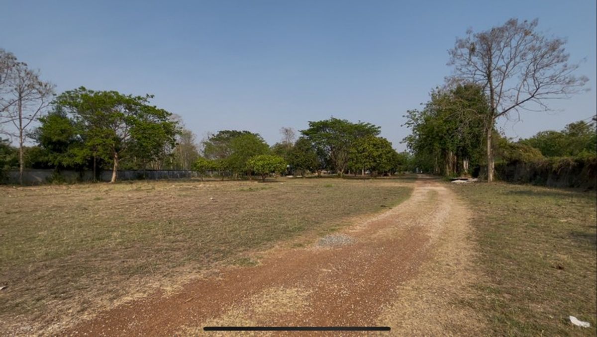 For SaleLandSukhothai : Land for sale, gold location Si Satchanalai District, an area of ​​23-2-49 rai, 50 meters wide, filling as high as 6-lane road, suitable for investment.