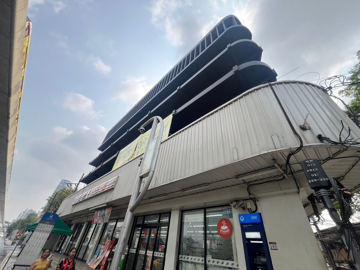 For RentOfficeKasetsart, Ratchayothin : Srisuk Building Office for Rent on Phahonyothin Road, Room 301-303 | Size 115 sq.m. | Starting only 450 baht/sq.m.