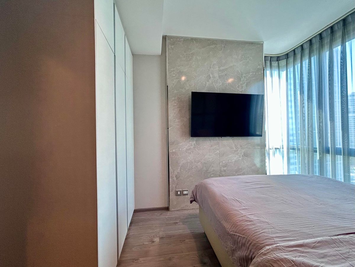 For SaleCondoLadprao, Central Ladprao : ✨ Urgent sale with tenant til May 26 WhizDom Ratchada-Ladprao 2 Bedroom, Playing room and Bedroom, see beautiful view The balcony is wide and full of beautiful views. Convenient transportation, near MRT Lat Phrao.