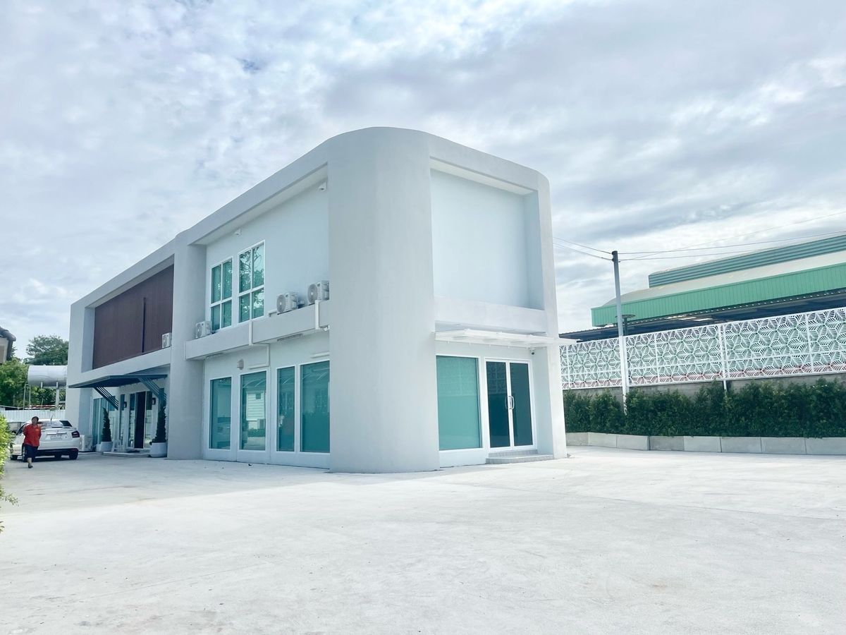 For RentShop HouseSriracha Laem Chabang Ban Bueng : Rental of commercial buildings, 1st floor, size 135.14 sqm, animal clinic, animal feed shop Furry shower shop Behind Suphak Market, near Seven, near Big C, Soi Mo Yoi Sriracha, Chon Buri