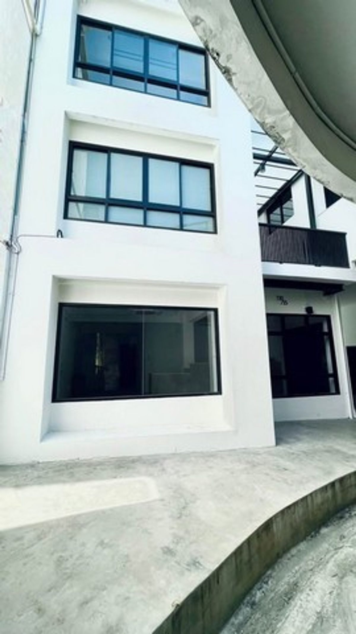 For RentHome OfficeOnnut, Udomsuk : 5 -story home office for rent, Sukhumvit 101 (BTS Punnawithi), near the Punnawithi near the expressway, suitable for the office, studio, beauty clinic, dental shop
