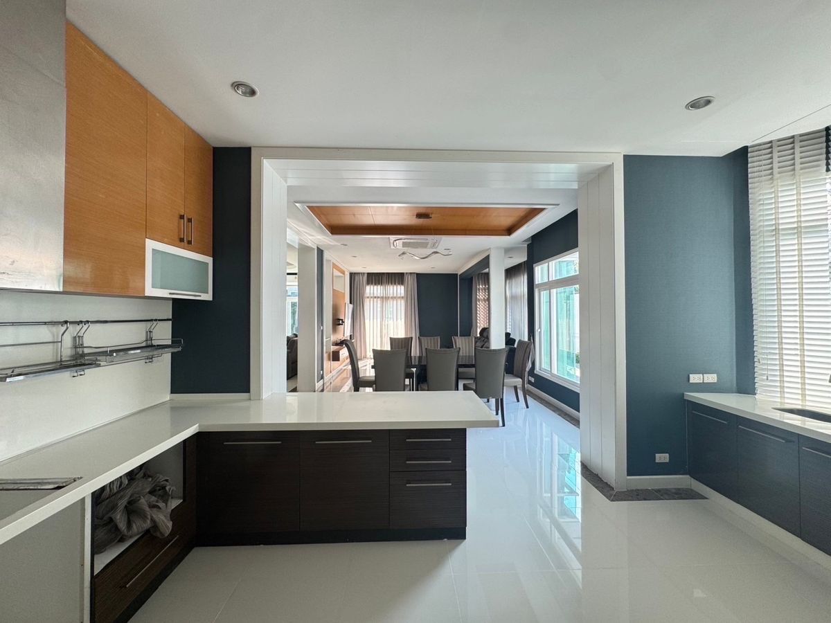 บ้านมีนบุรี-ร่มเกล้า : 📢👇ขายพร้อมผู้เช่า สัญญาถึง มิถุนายน 2569
 บ้านเดี่ยวสุดหรู พร้อมสระว่ายน้ำส่วนตัว ใกล้ ม.สแตมฟอร์ด และโรงเรียนนานาชาติหลายแห่ง 