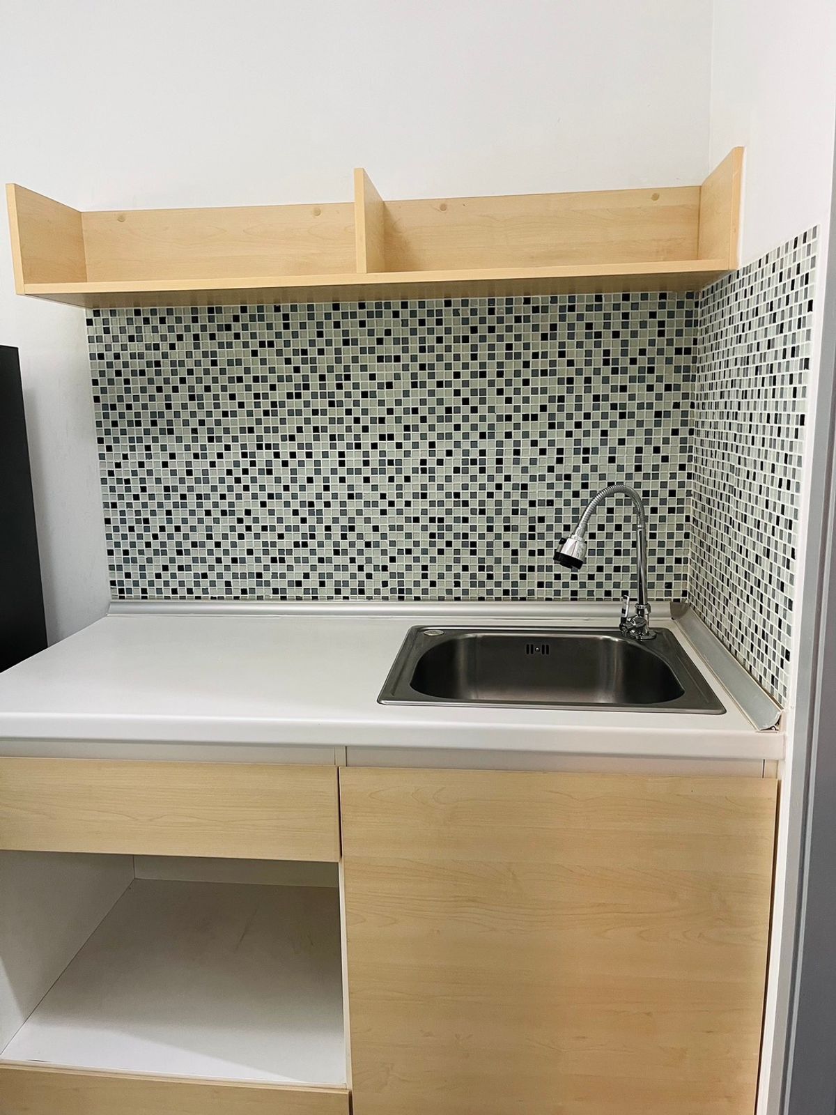 For SaleCondoPathum Thani,Rangsit, Thammasat : Urgent sale, very cheap price, The Point Rangsit-Khlong 6, new renovated, full of fir, ready to move in, suitable for investment yield8-9%