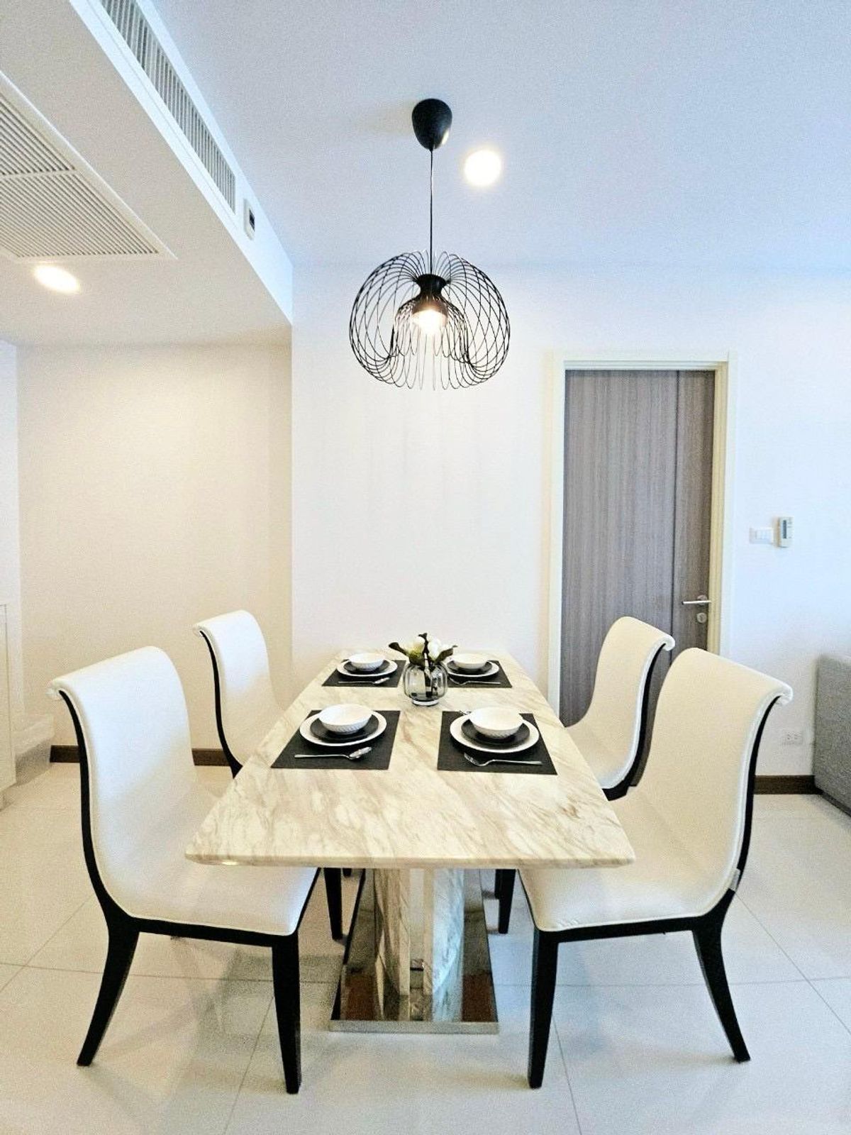 For RentCondoWongwianyai, Charoennakor : Supalai Premier Charoen Nakhon【𝐑𝐄𝐍𝐓】🔥Luxurious decoration in every corner Built-in furniture is perfect, warm but with a premium feel🔥 Contact Line ID: @hacondo