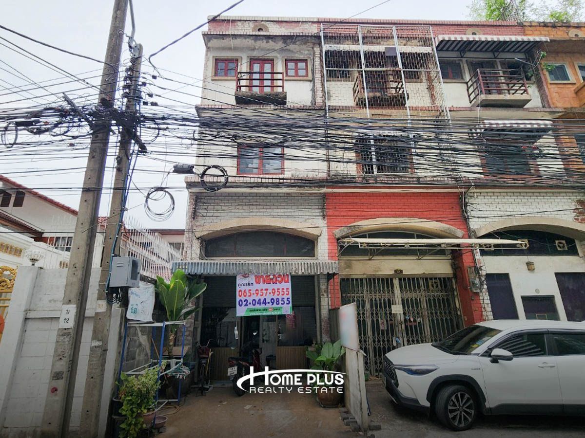 For SaleShop HouseSapankwai,Jatujak : 4 -story commercial building, Soi Phahonyothin 24, Intersection 2 (Lotus Ladprao) behind the edge