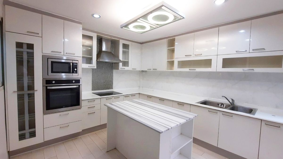 For RentTownhomePattanakan, Srinakarin : TH for rent, 4 floors, Warathorn Ville, Phatthanakan 44, 31.5 sqw, 5 bedrooms,newly renovated.