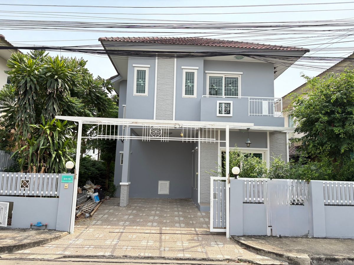 For SaleHouseChaengwatana, Muangthong : Laphawan Village 19 (Laphawan Village 19) area 40 sq.w., there are 4 bedrooms, 2 bathrooms, 1 kitchen, comfortable car park, opposite Robinson 345